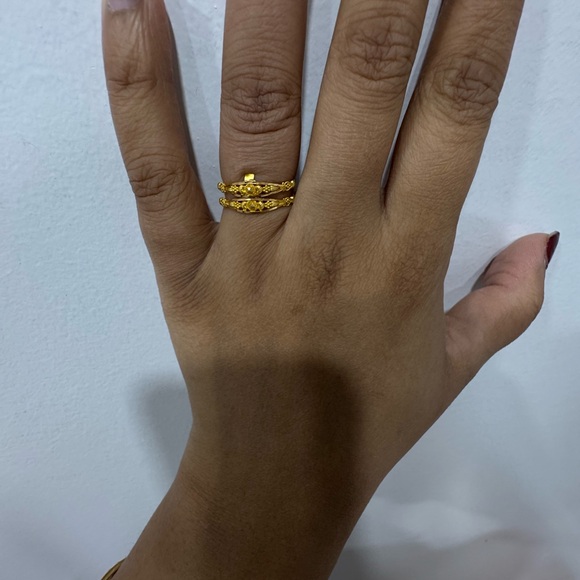 Size 6.5 Indian Gold Ring - Picture 2 of 2